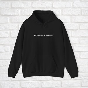 Puede incluir: Sudadera con capucha negra con el texto "Fairways & Greens" en letras blancas en la parte delantera.