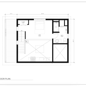 Puede incluir: Un plano de planta arquitect&oacute;nico en blanco y negro etiquetado como "Loft Level Floor Plan". El plano incluye un loft, un ba&ntilde;o, un armario y una zona de cocina. Las dimensiones se indican en pies y pulgadas. La escala es 1/4" = 1'0".