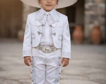Chłopięcy garnitur Charro zawiera pasek i sombrero