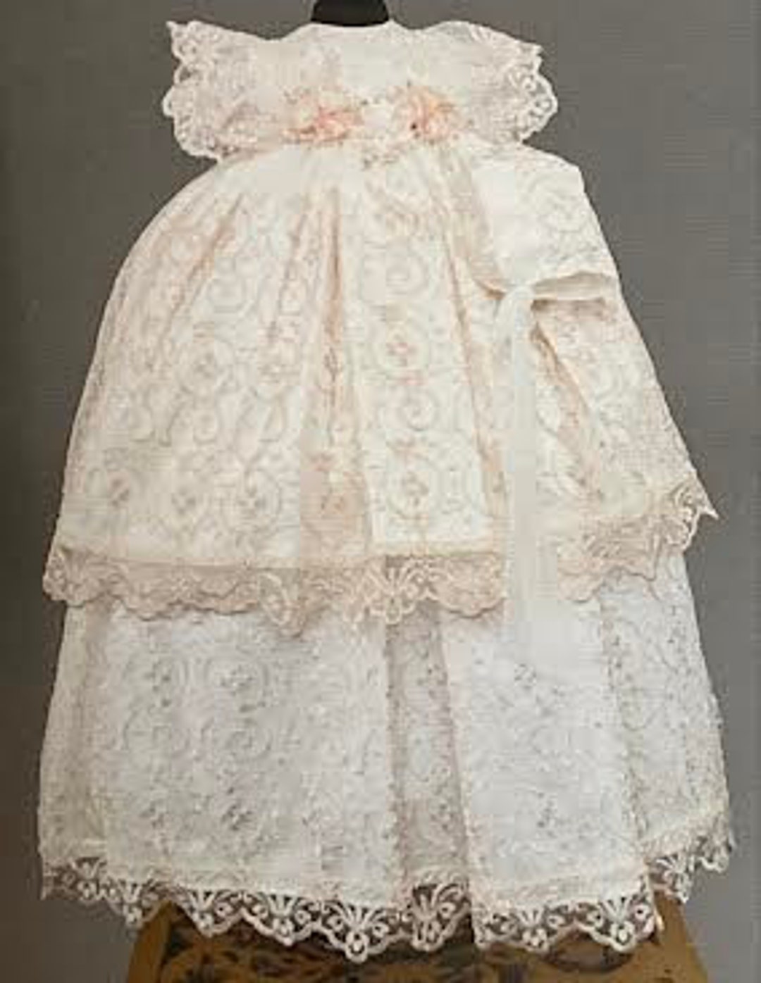 Vintage Lace Christening Gowns for Baby Girls Short Sleeves Appliqued