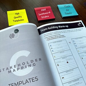 Op de afbeelding: Een pagina uit een werkboek met de titel "Team-building Warm-up". De pagina bevat een tabel met koppen voor "Teamlid", "Vaardigheden", "Doelen" en "Belemmeringen". De pagina bevat ook een sectie met de titel "Snel vooruit" met de tekst "Over een jaar vanaf nu..."