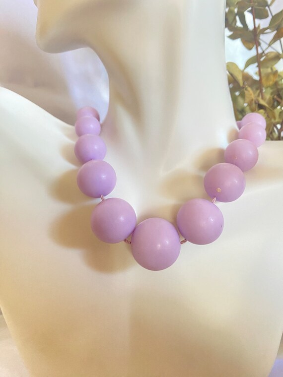 Vintage 24 inch graduated lavender beaded necklace