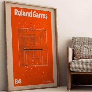Vintage Tennisplatz Kunstdruck - 1984 Retro Roland Garros inspiriertes Sportplakat, minimalistisches Wohndekor, digitaler Download für Tennisliebhaber