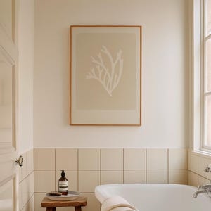 Arte mural en coral neutro, impresión playera minimalista, decoración costera moderna, póster oceánico Japandi, obra digital con abanicos de mar beige