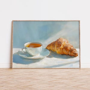 Puede incluir: Una pintura de una taza de té blanca llena de té y un croissant sobre un mantel blanco. El fondo es un cielo azul claro con la luz del sol brillando a través.