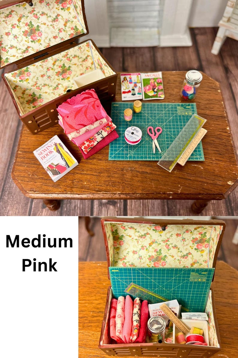Baúl de costura en miniatura para casa de muñecas Medium Pink