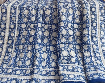Edredón de algodón Jaipuri estampado a mano con bloques: Colcha de cama Queen con estampado floral azul