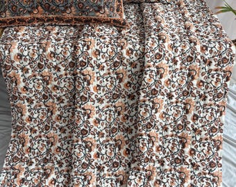 Hand Block Printed Floral Cotton Quilt: King Size Jaipuri Razai