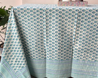 Nappe en coton à imprimé floral bleu, style bohème, idéale pour une table de mariage ou une décoration champêtre en extérieur.