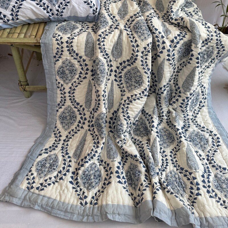 SANSKRUTIHOMES Floral Printed Round Neck Quilted Jacket