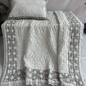 Trapunta Jaipuri Block Print: copriletto reversibile in cotone fatto a mano