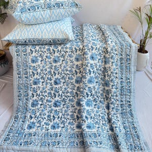 Handblock Gedruckte Jaipuri Baumwolle Quilt: Wendbare Blaue Florale Königin Tagesdecke