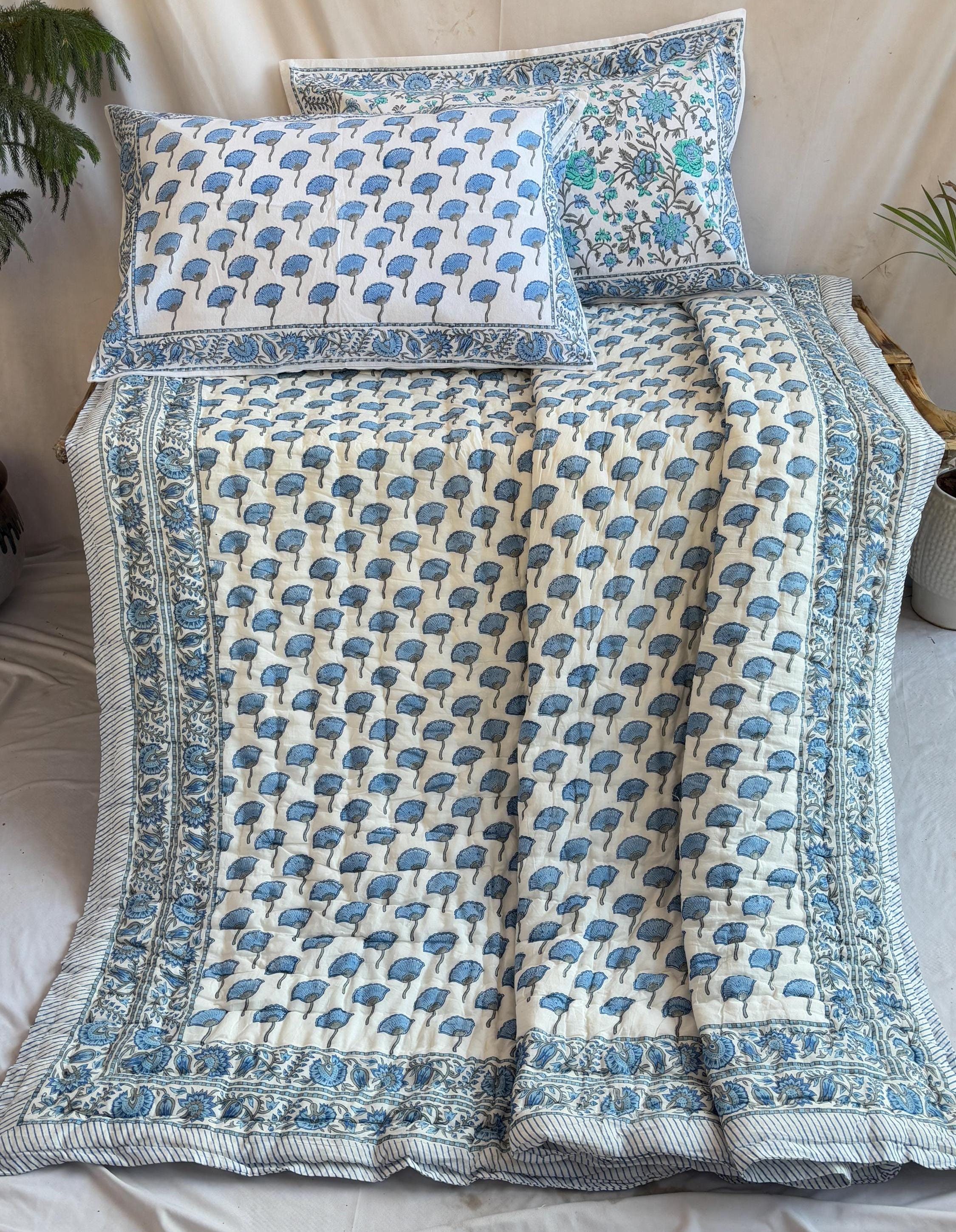 ハンドブロックプリントコットンキルト：ブルーフローラルベッド