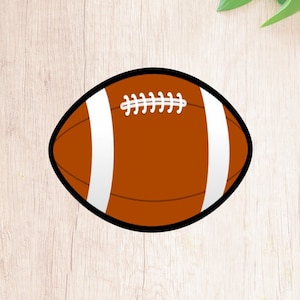 Peut inclure: Un ballon de football américain brun et blanc avec des lacets.