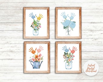 Könnte beinhalten: Vier druckbare Kunstdrucke mit Handabdruck-Blumenarrangements. Jeder Druck hat ein anderes Farbschema und eine andere Blumenart. Die Drucke sind perfekt für ein Kinderzimmer oder ein Babyzimmer.