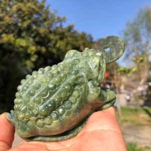 Snidad nefritsten jade rikedom padda skulptur, naturlig grön kristall mytisk trebent padda konst djurfigur prydnad heminredning B31