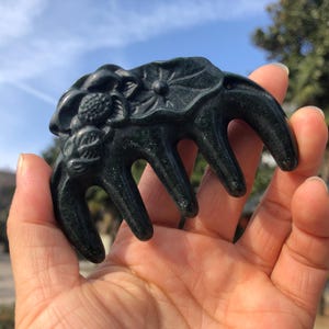 Dark Green Meteorite Jade Crystal Scalp, Healing Crystal Comb, Coarse-toothed comb, Chakra Stone Carved lotus Gemstone Luxury Hair Brush B21