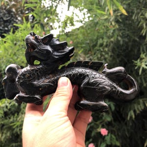 Ładny czarny magnes Jade smok Rzeźba Kryształ loong Statua, ozdoba powodzenia Rzeźba Zodiaku Smoka, Bogactwo Feng Shui Dekor hp209