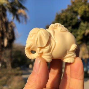 Tagua Nut Carved Good Fortune White Elephant Statue Handcrafted Home Decoration Artwork carving Healing Natural material Animal Statue gifts