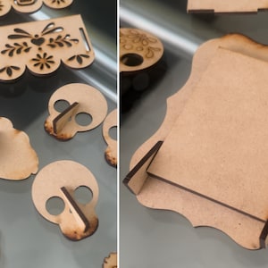 Peut inclure: Un ensemble de projets d'artisanat en bois non fini comprenant diverses formes, notamment des cr&acirc;nes, un cadre et une pi&egrave;ce d&eacute;corative &agrave; bord festonn&eacute;. Les pi&egrave;ces sont en bois brun clair et ont un aspect naturel et rustique.