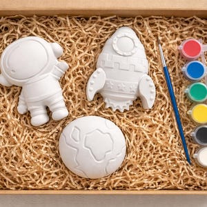 DIY Handmade Space Painting Kit – Plaster Astronaut, Rocket & Planet