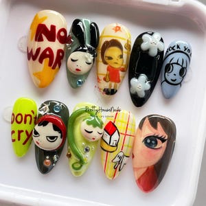 Uñas postizas personalizadas de Nara Yoshimoto, set de uñas almendradas, uñas caprichosas, uñas de inspiración japonesa, arte de uñas Nara, uñas de dibujos animados, uñas de cumpleaños