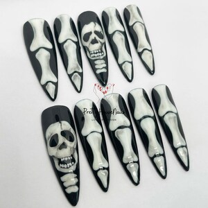 Halloween nails, nail art, nails, press on nails, nail stickers, nail decals, nail wraps, Halloween, nail polish strips, Halloween stickers, spooky, fake nails, scream nails, ghost nails, hand-painted, spooky nails, black nails