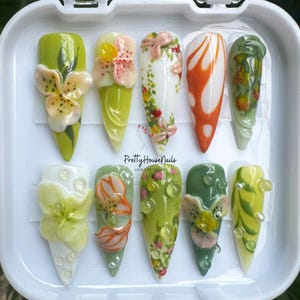 Matcha Green Floral Press On Nail, Conjunto de unhas curtas Stiletto com flores, Unhas postiças artesanais para férias, Unhas de aniversário, Unhas de luxo para o verão