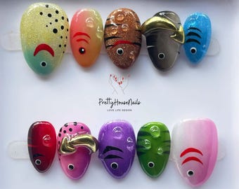 Uñas postizas con diseño de peces de colores, uñas postizas hechas a mano con temática oceánica, divertido set de uñas para festivales de verano, diseños kawaii, uñas festivas