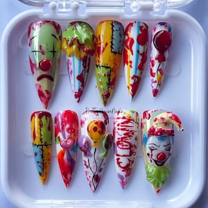 Cirque d&#39;horreur Halloween personnalisé à presser sur les ongles, longs ongles stylets, décorations d&#39;ongles effrayantes de clown, faux ongles effrayants pour un look cosplay et de fête effrayante.