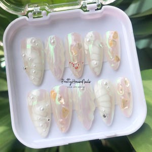 Weiße Perle Mandel Drücken Sie auf die Nägel, 3D handbemalte Nagelset, Verträumte Nagelkunst, Sommer, Frühlingsnägel, Kleber auf den Nägeln, Benutzerdefinierte Acryl Gefälschte Nägel