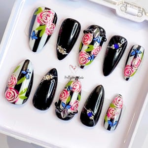 Unhas de pressão com rosas de jardim, unhas postiças de acrílico personalizadas, unhas com cola floral, unhas elegantes, unhas de pressão pintadas à mão, unhas de gel, arte em unhas 3D.
