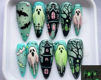 Uñas postizas de Halloween que brillan en la oscuridad, uñas postizas hechas a mano con diseño de murciélago fantasma y casa embrujada, arte de uñas verde y negro espeluznante, juego de uñas almendradas largas.