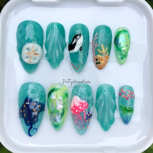 Presse-ongles inspiré de l'océan, ensemble d'ongles en amande avec une base bleu serein, complexe de dauphins, art ludique de pieuvre, parfait pour une aventure marine