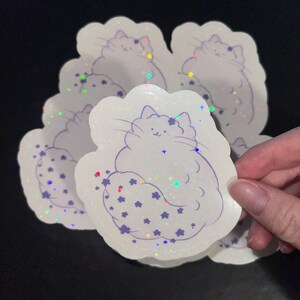 Pegatina de vinilo impermeable Cloud Cat, sin IA, arte hecho por humanos, arte analógico, hecho a mano, caprichoso y colorido sugarpawpages