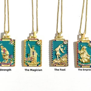 Gold gefüllte Tarot-Charme-Karte Anhänger Halskette, wasserdicht NonTarnish Emaille Witchy Schmuck, Anhänger mit Zirkonia, spiritueller Schmuck Geschenk