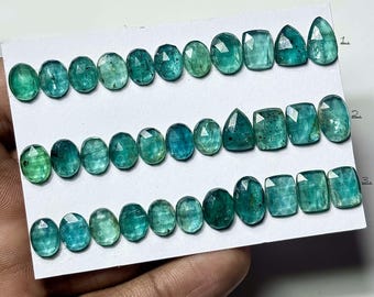 エメラルドグリーンのカイヤナイト（ローズカット）宝石：サイズ9mm～14mm、様々な形状の半貴石