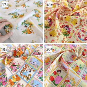 Puede incluir: Cuatro muestras de tela con diferentes patrones que presentan a una ni&ntilde;a con un vestido y flores. Las muestras est&aacute;n etiquetadas con 17#, 18#, 19# y 20#.