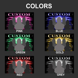 以下が含まれることがあります： 3 人のシルエットと「CUSTOM」という金属製の金色フォントが特徴の、カスタム可能な背景の6 つの異なるカラーオプション。背景は黒で、稲妻模様と星が描かれています。