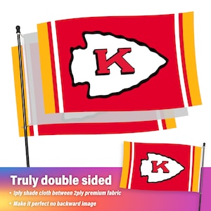 Puede incluir: Bandera de doble cara con una punta de flecha roja con un contorno blanco y una "K" roja en su interior. La punta de flecha est&aacute; sobre un fondo rojo con una franja amarilla en la parte superior e inferior. El texto "Truly double sided" est&aacute; debajo de la bandera. El texto "1ply shade cloth between 2ply premium fabric" y "Make it perfect no backward image" est&aacute;n debajo del texto "Truly double sided".