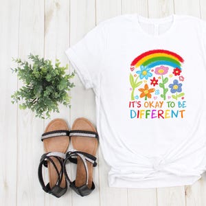Es ist in Ordnung, anders zu sein Shirt, Autismus Bewusstsein Shirt, Autismus Unterstützung Shirt, Motivation Shirt, sei du selbst T-Shirt, Positivität Vibes Shirt