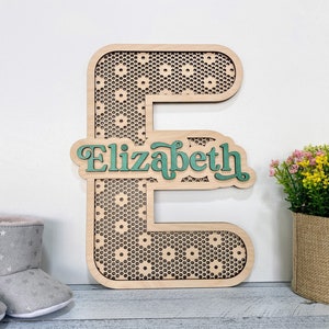 Letrero floral personalizado con nombre, Cualquier letra y nombre, Inicial floral de ratán, Letrero con nombre de bastón, Decoración bohemia, Letrero con nombre personalizado, Decoración de guardería bohemia
