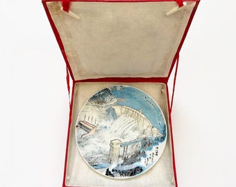 Vintage 1973 Jingdezhen porcelain commemorative Hand Painted "Pearl Of the Qing River" Plate