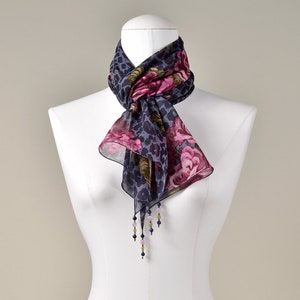 Silk scarf/shawl/wrap scarf/shoulder scarf/neck scarf/&quot;Blue Leo and Roses&quot; with or without pearl decoration