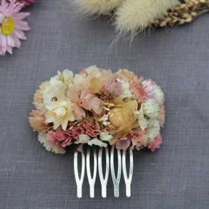 A different color small comb. A peach and pastel pink hair comb. The flowers are silvery straw flower, peach and pastel pink statice and pink gomphrena.