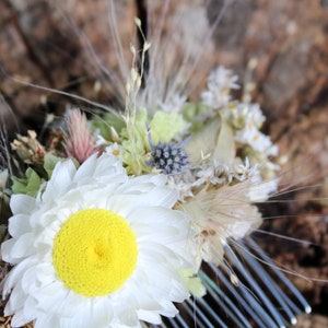 This image is of the top of the yellow and white hair comb. The soft spikes of the pink flamingo celosia and the hairs of the bunny tail grasses are in more detail in this image.