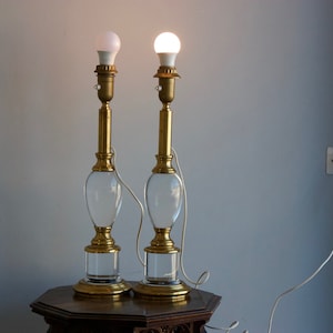 Coppia di eleganti lampade da tavolo alte