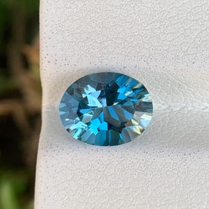 Oval London Blue Topaz Gemstone: Faceted Cut, 2.10 ct