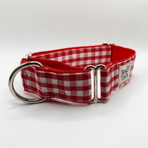 May include: Red and white gingham dog collar with silver hardware. The collar has the text "Ro & Tails" on the side.