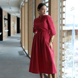 Vestido midi de algodón orgánico con estampado de lunares